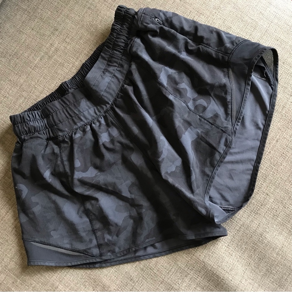 Lululemon Hotty High Rise Lined Short Size 4 tall